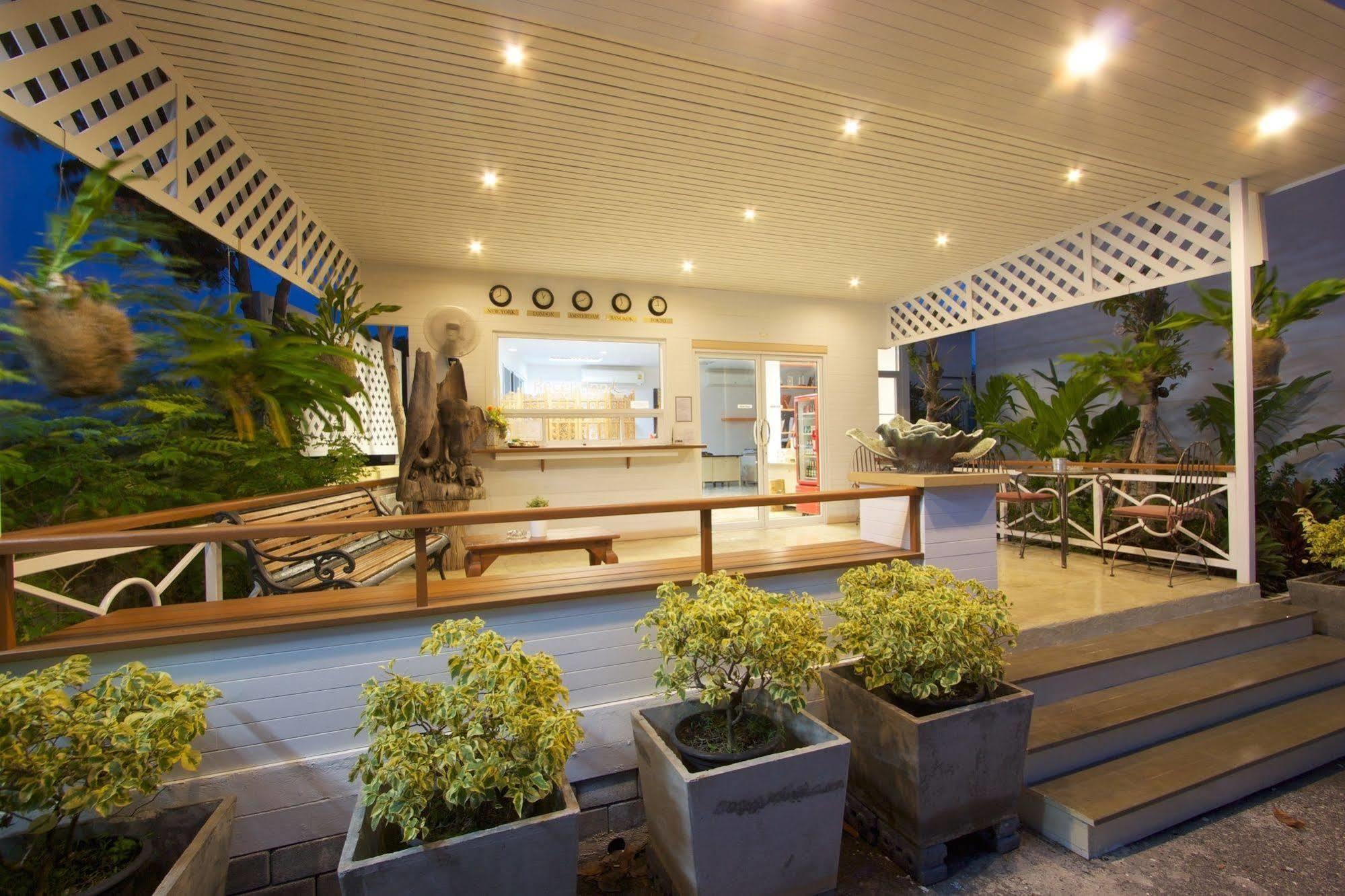 Charn Residence Bangsaen Exteriér fotografie